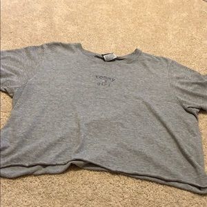 Grey cropped Tommy Hilfiger shirt